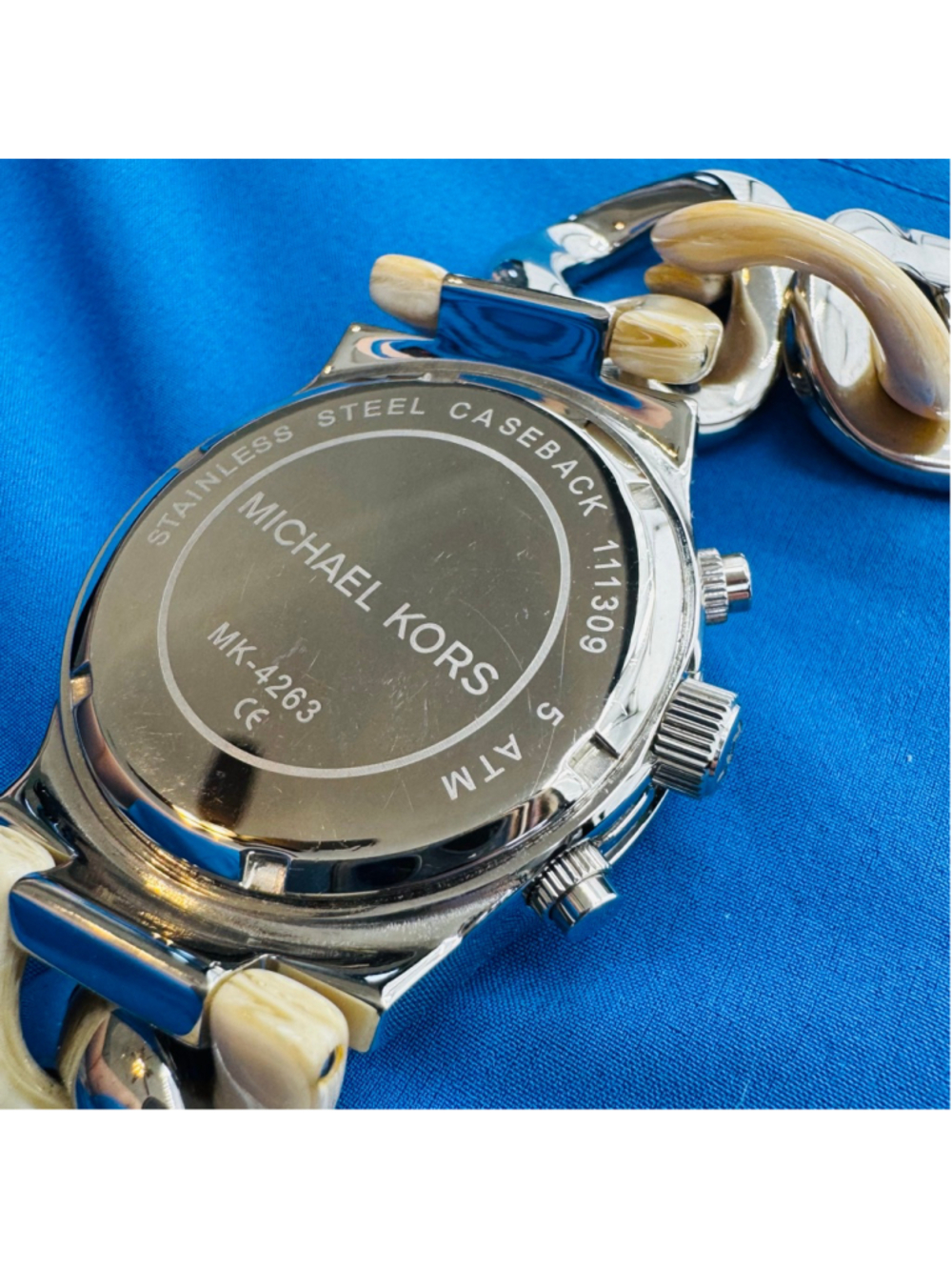 Michael Kors Runway Twist Chronograph Watch Silver Beige - Picture 7 of 8